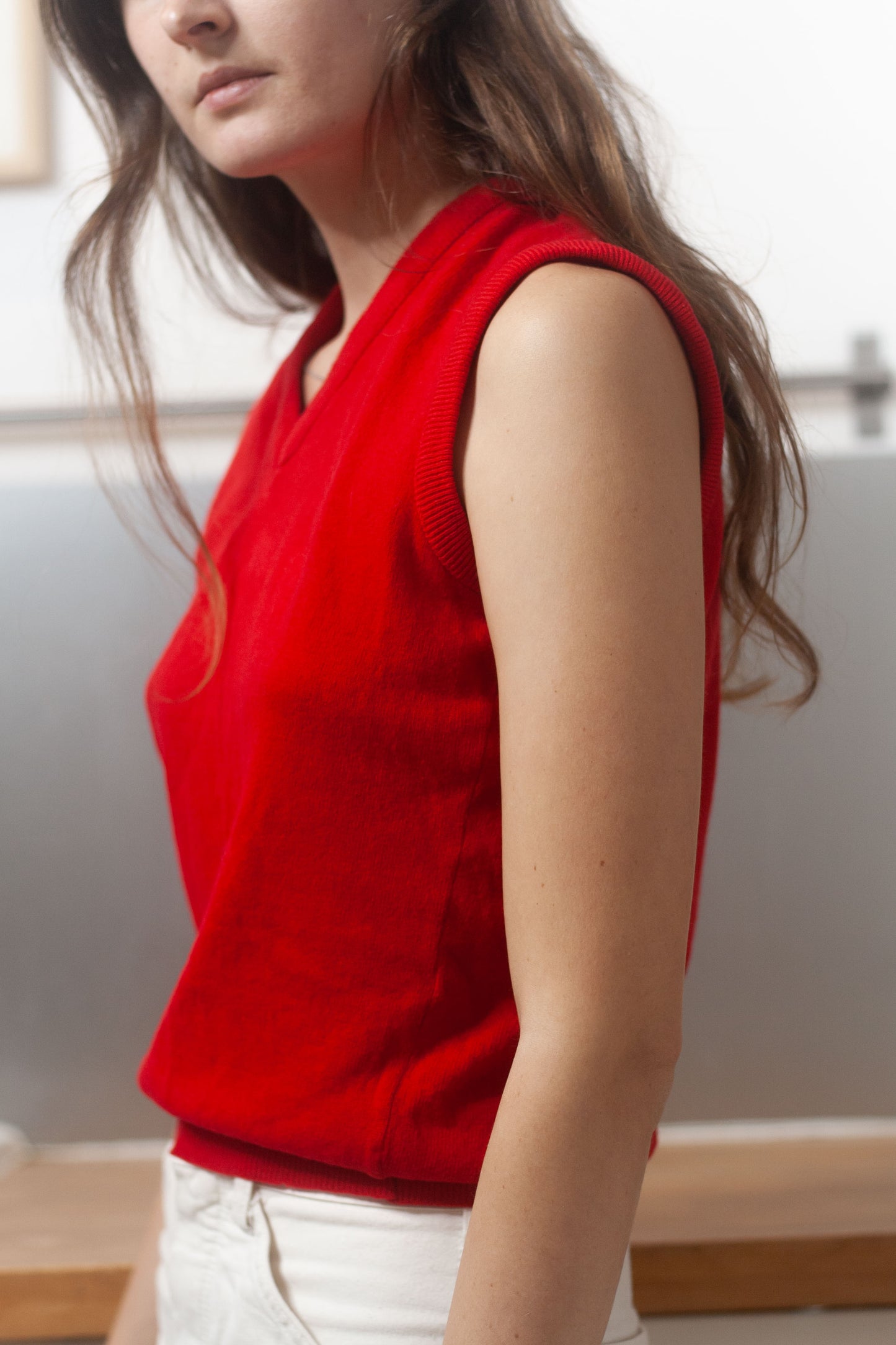 PULL SANS MANCHES ROUGE