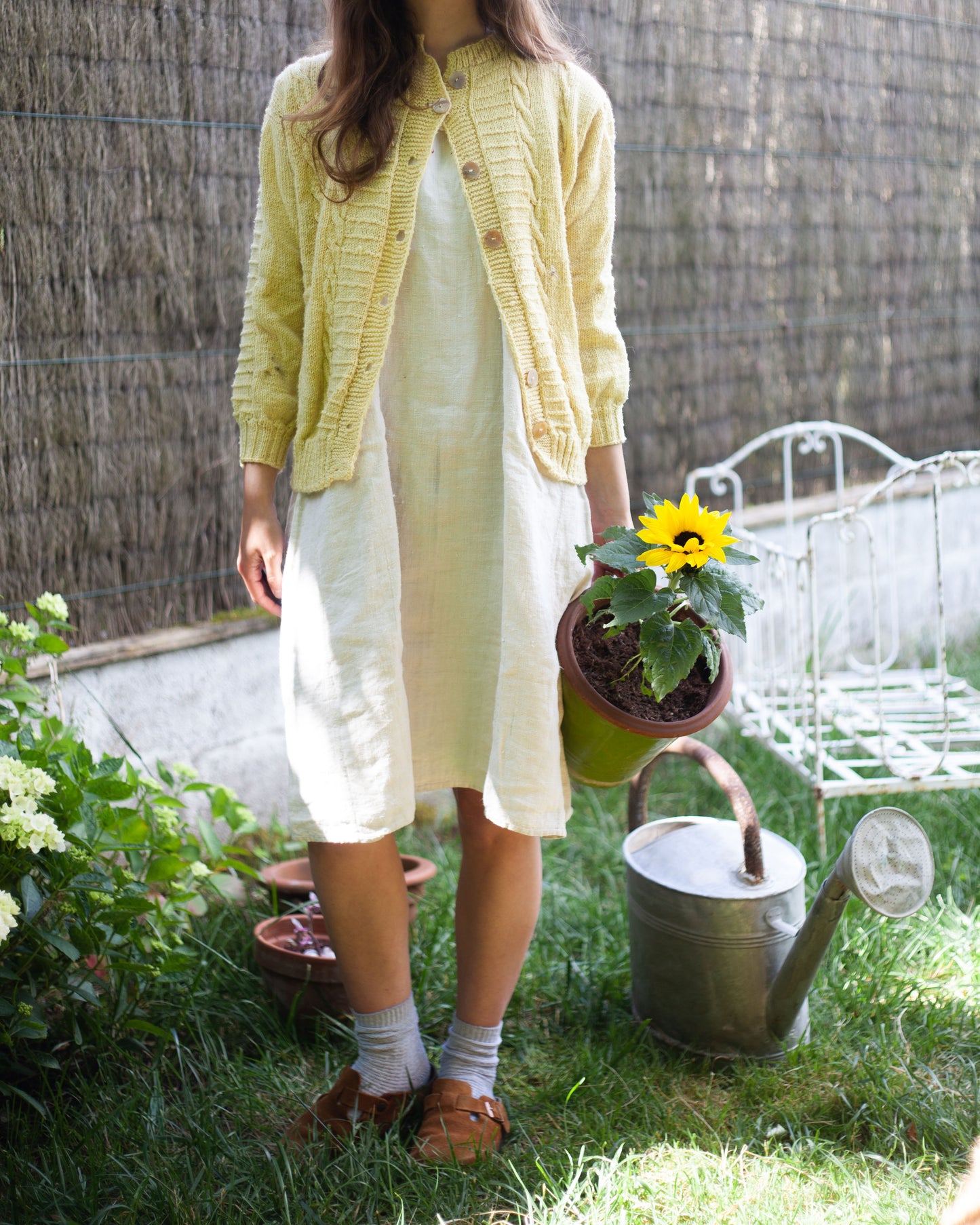 ROBE ANTIQUE EN LIN BRODÉ