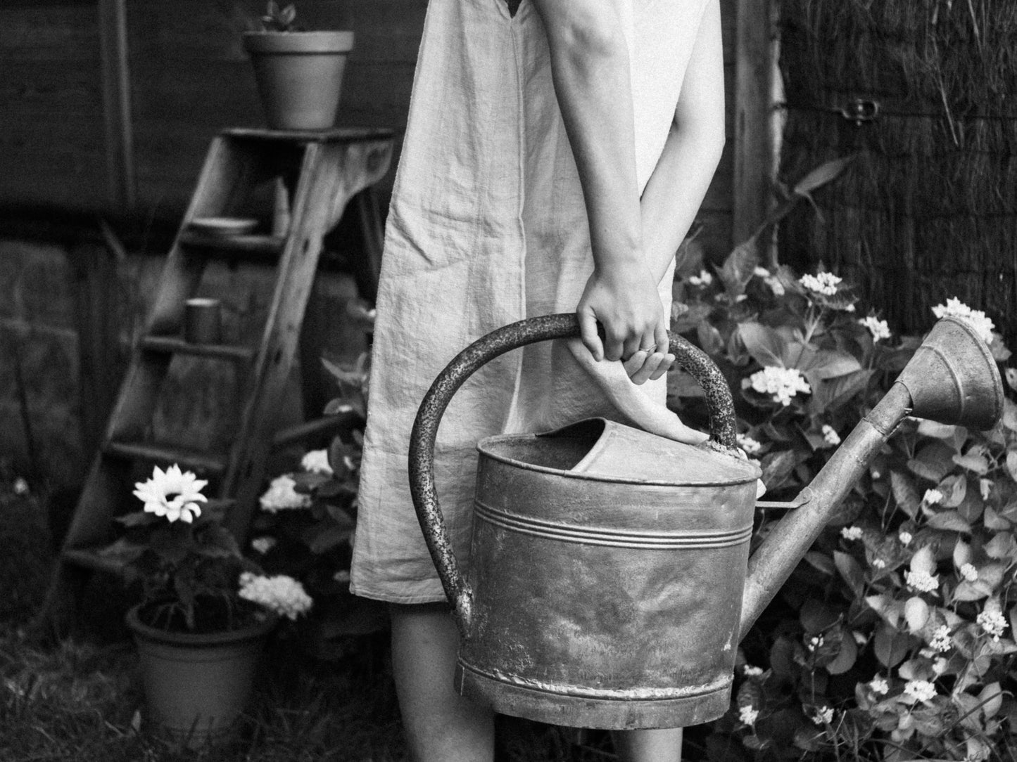 ROBE ANTIQUE EN LIN BRODÉ